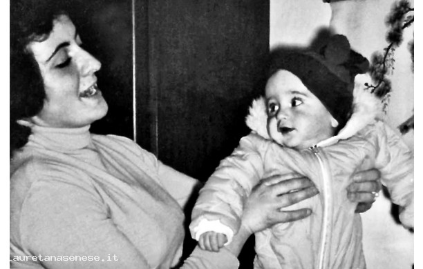 1971 - Una mamma felice con il primo figlio