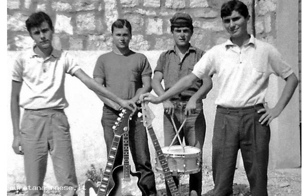 1965 - Alle origini degli Onduras con il gruppo I Draghi