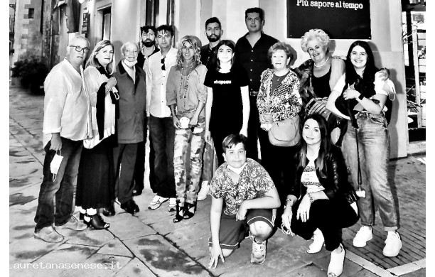 2021, Sabato 12 Giugno - Gli eredi Pagliantini festeggiano la riapertura del Bar