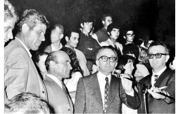 1973 - Il Sen. Mencaraglia  visita la 6^ Mostra Mercato Ascianese