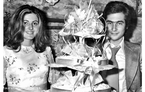 1971, Lunedì 27 Settembre - Luciana e Silvano davanti alla torta