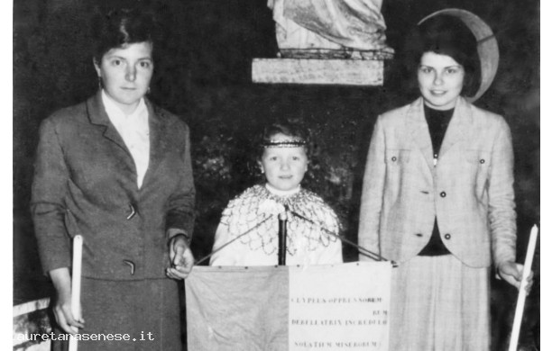 1963? - Tiziana pronta per la processione