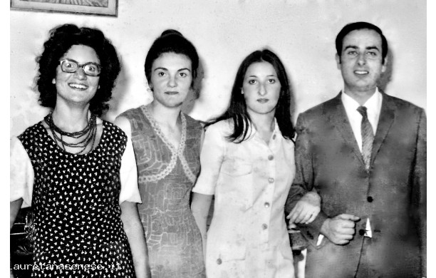 1971 - Le sorelle Sadotti con il futuro sposo di Ida