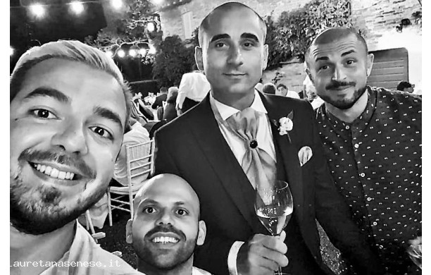 2018, Sabato 11 Agosto - Lo sposo brinda con gli amici