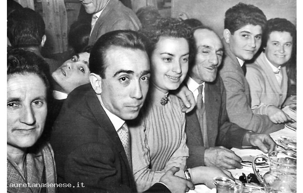 1956 - Enrico e Ivonne, a cena sotto scorta