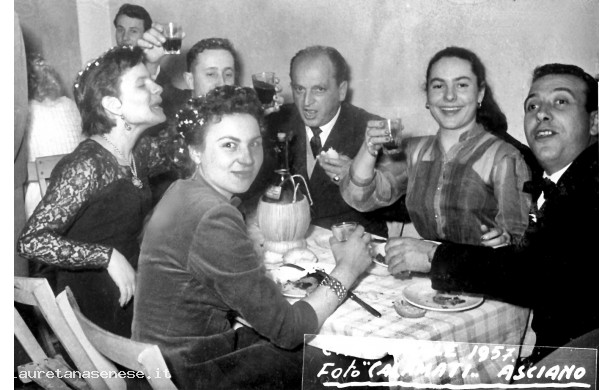 1957, Febbraio - Allegro convivio al Ravvivati