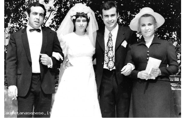1970, Sabato 12 Settembre - Alessandro e Tatiana con gli amici della sposa