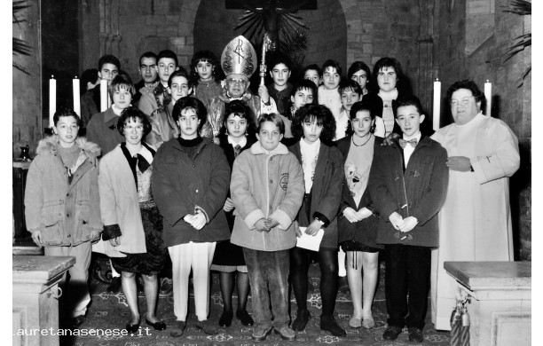 1990 - Gruppo di Cresimati  con Mons. Torpigliani