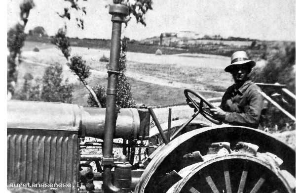 1942 - Il Barbi su un grosso trattore con ruote a lame