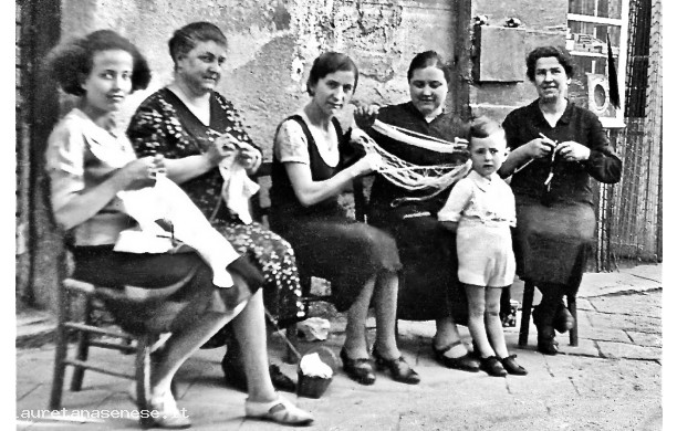 1940 - Ritrovo sull'uscio di bottega