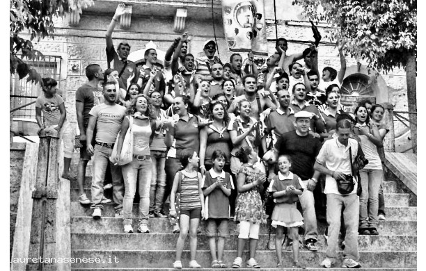 2010, Domenica 27 Giugno - Palio Straordinario: i vittoriosi sulle scale