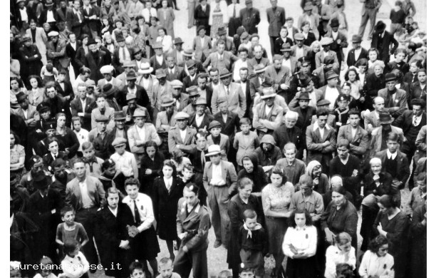 1940, Lunedì 10 Giugno - Raduno Ascianese in piazza Garibaldi